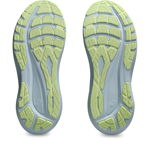 The outsole of this GT-2000 14 has a light green color noting where the rubber is located.