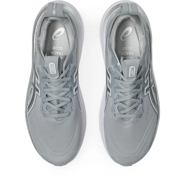 Grey laces are used to match the upper.