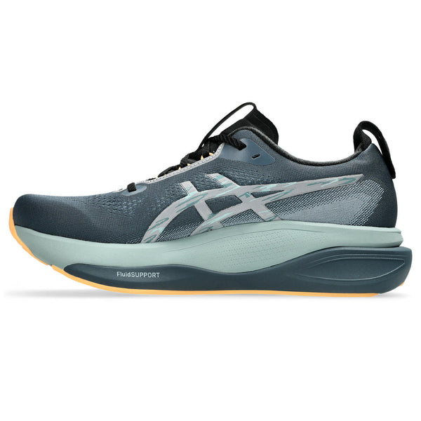 The midsole has 2 distinct layers of light teal and deep teal foam.