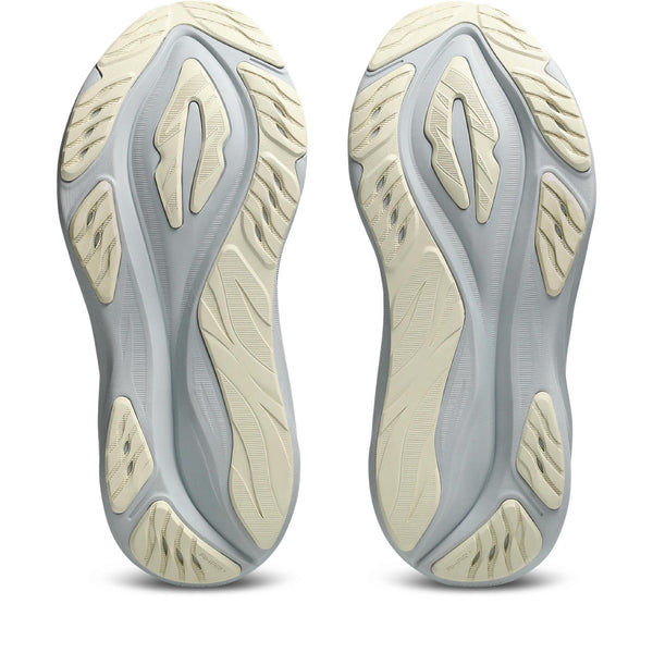 Cream rubber is sued on the outsole.