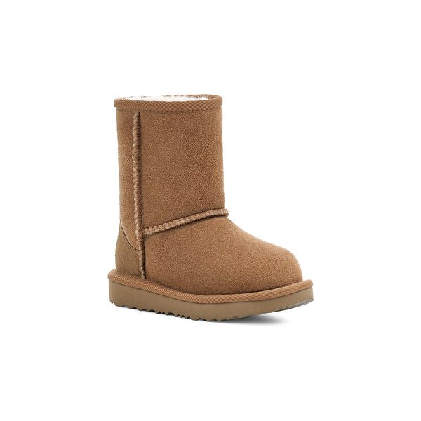 Your little one's favorite boot is the same as ever, with super-soft sheepskin and and barefoot feel, but now pretreated against water and staining for all the dirt, puddles, and ketchup out there. Each boot is built to move the way kids do – running, jumping, and whatever else they get into – with a flexible rocker-bottom shape and our super-light outsole that keeps its grip and cushion all day.