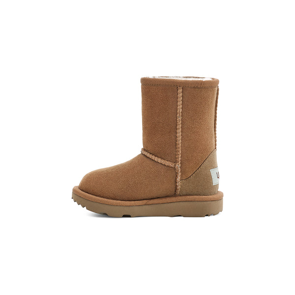 Your little one's favorite boot is the same as ever, with super-soft sheepskin and and barefoot feel, but now pretreated against water and staining for all the dirt, puddles, and ketchup out there. Each boot is built to move the way kids do – running, jumping, and whatever else they get into – with a flexible rocker-bottom shape and our super-light outsole that keeps its grip and cushion all day.