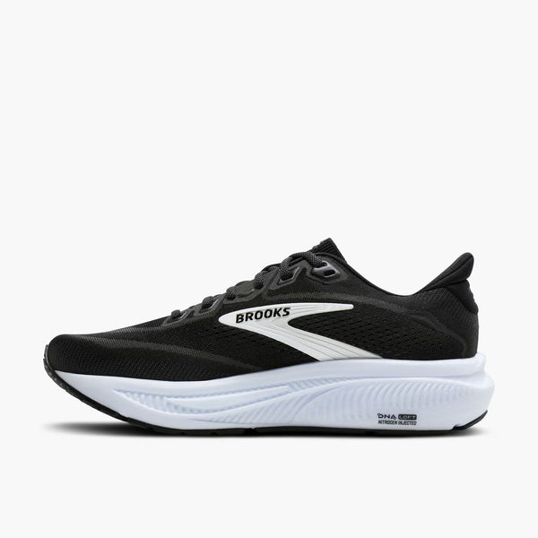 Ridges run through the middle of the midsole.
