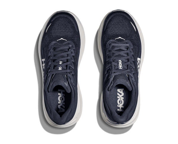 Navy blue laces and insoles are used to match the upper of the shoe.