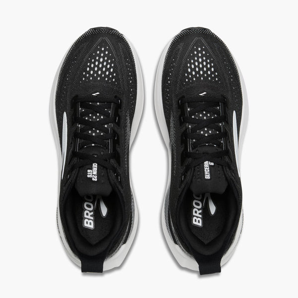 The triple knit jacquard upper creates an even more plush accommodating fit.