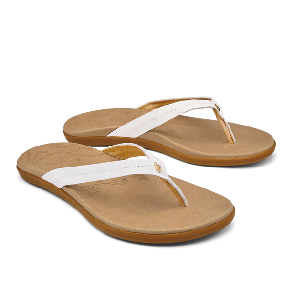 front view of womens honu sandal
