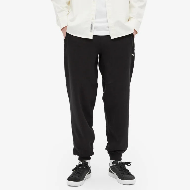 This season’s MMQ from Puma marries the beauty of the natural world with the wonders of human creation. In these relaxed-fitting sweatpants, masterful workmanship is guided by minimalistic design sensibilities