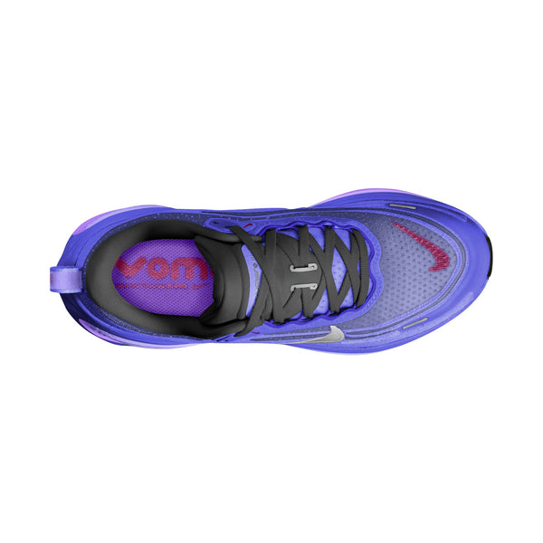 The top down look at this women's nike running shoe shows the Swoosh over the forefoot.