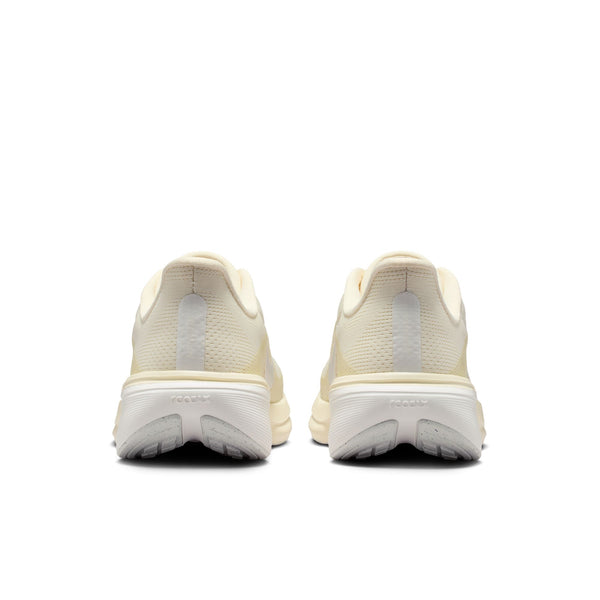 The heel area of these Women's Nike Pegasus 42 have a clean appearance.