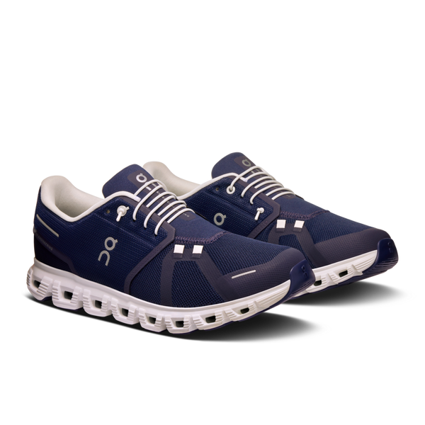 This On Lifestlye shoe has a Navy upper with white shoe laces and midsole.