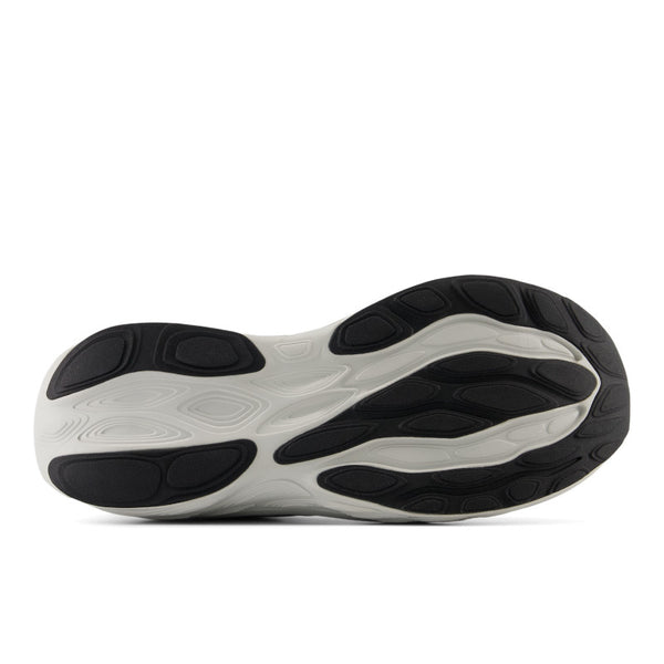 The outsole of the men's 1080 has carbon rubber on the outside and a strip right in the middle.