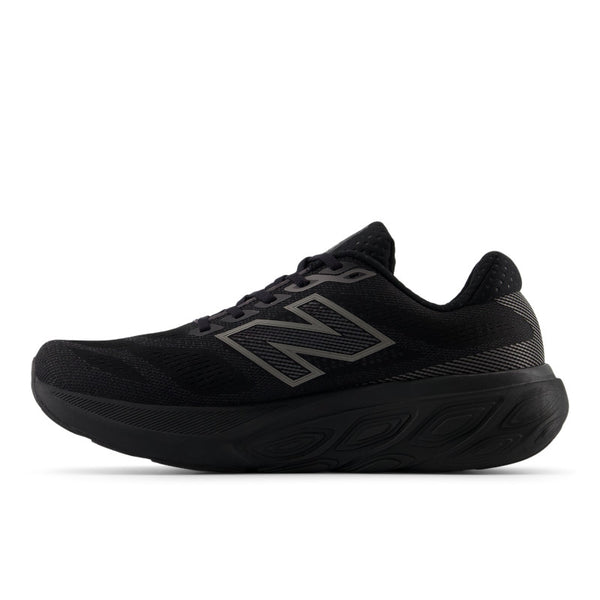 The medial side of this mens 990 v15 has the same logo as the other side of the shoe.
