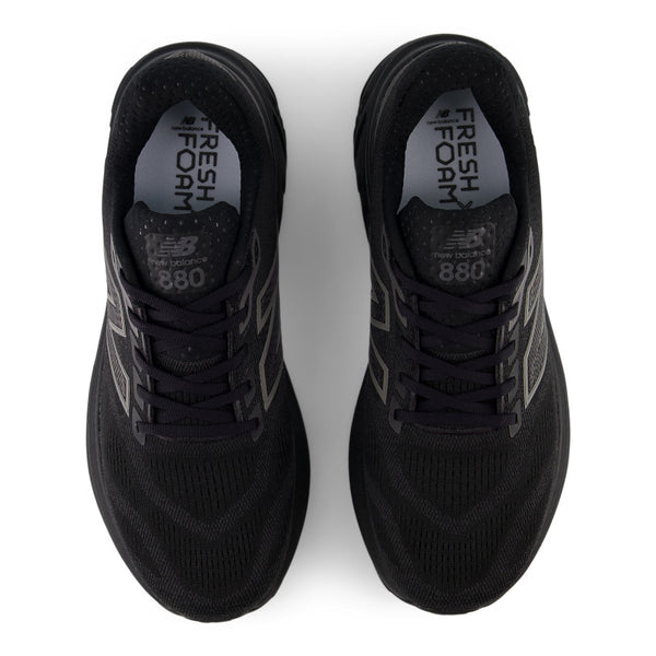The model name 880 is written on the tongue of the shoe.