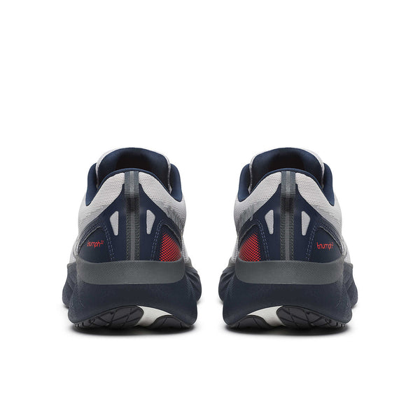 The heel area of the Saucony Triumph 22 has a pull tab for ease of carrying.