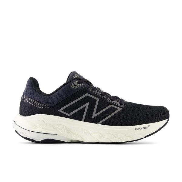 This women's 860 V14 is the black and white upper, however it still looks great