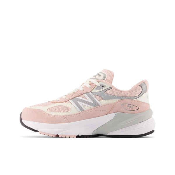 The medial side of the Kid's 990 V6 has a very similiar look to the lateral side