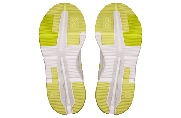 The cloudnova is made with 20% less CO2 emissions than standard EVA midsoles