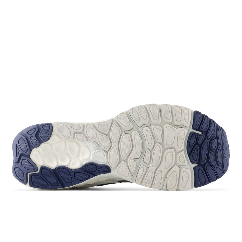 The outsole of the men's 880 runnig shoe has lots of pods that helps with cushion and traction