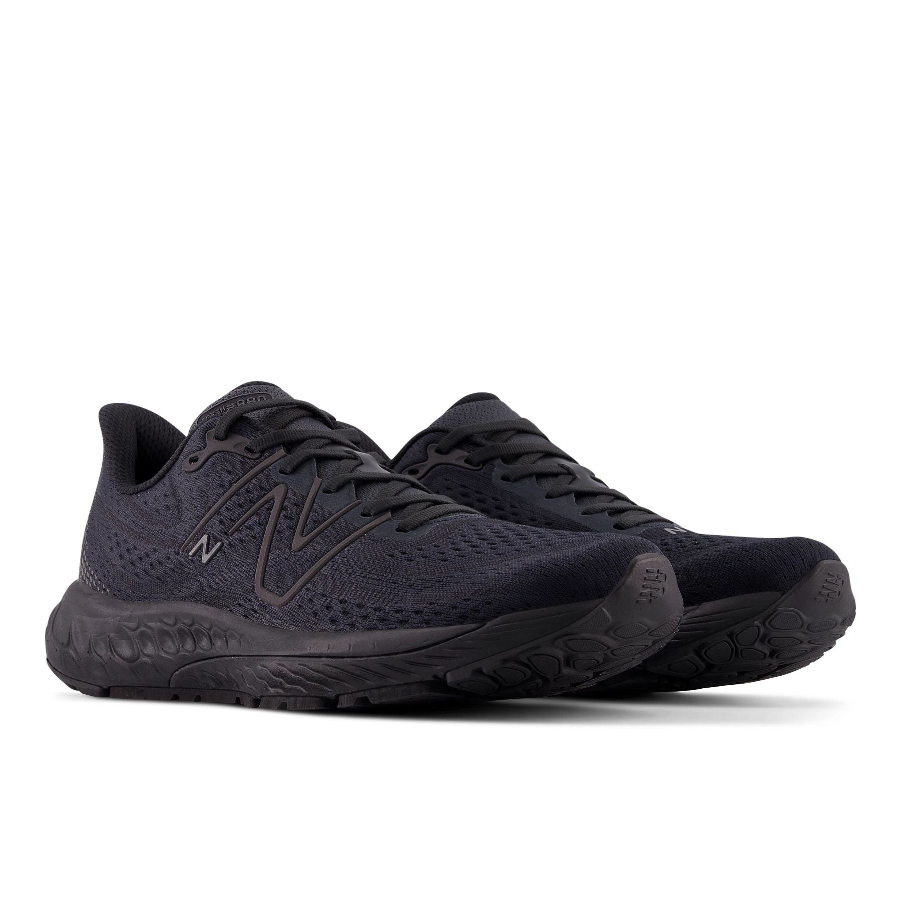 Front angle view of the Men's New Balance 880 V13 in all black