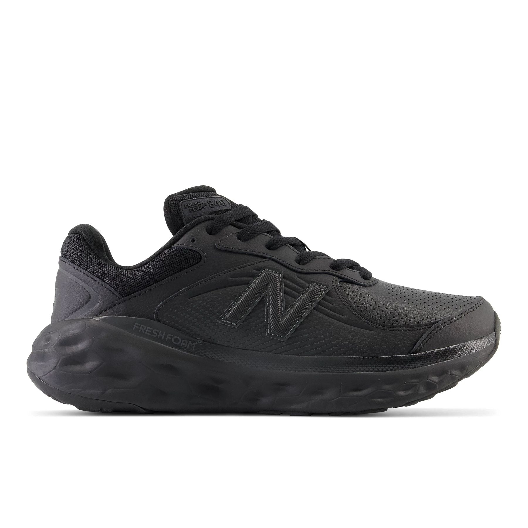 Lateral view of the Women's leather walking shoe WW840 V1 from New Balance in all Black