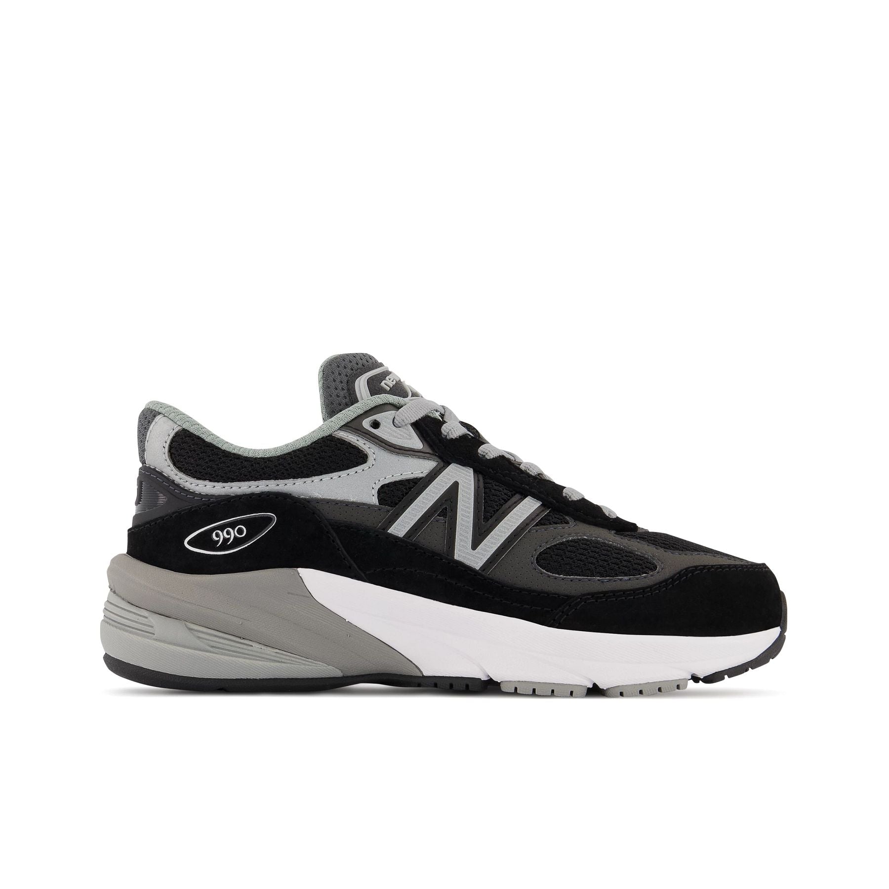 Lateral view of the Kids New Balance 990 V6 in the color Black/Silver