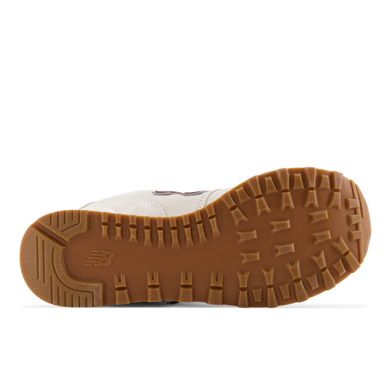 This Unisex NB 574 has a gum rubber outsole