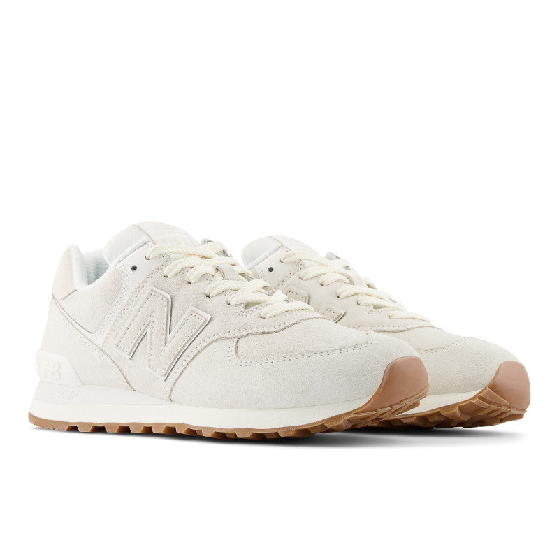 From the diagonal view these white or beige unisex 574's have a great tonal lok