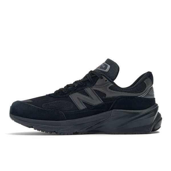 The medial side of this all black 990V6 has a N on it.