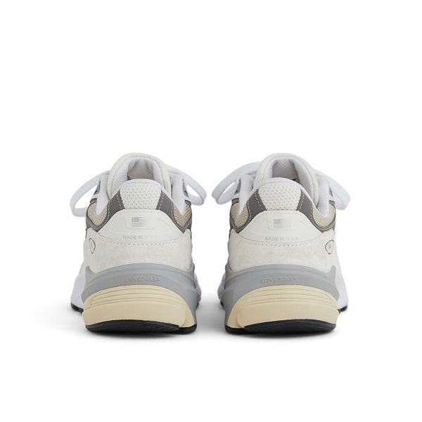 The back of the NB 990 V6 has an American flag to note these sheos re assembled in the USA.