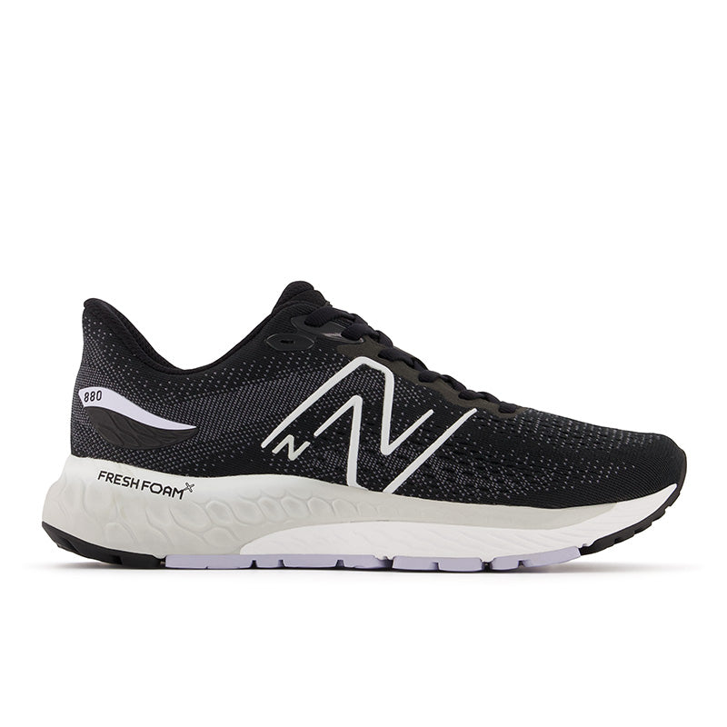 Lateral view of the Women's 880 V12 by New Balance in the color Black/Violet Haze
