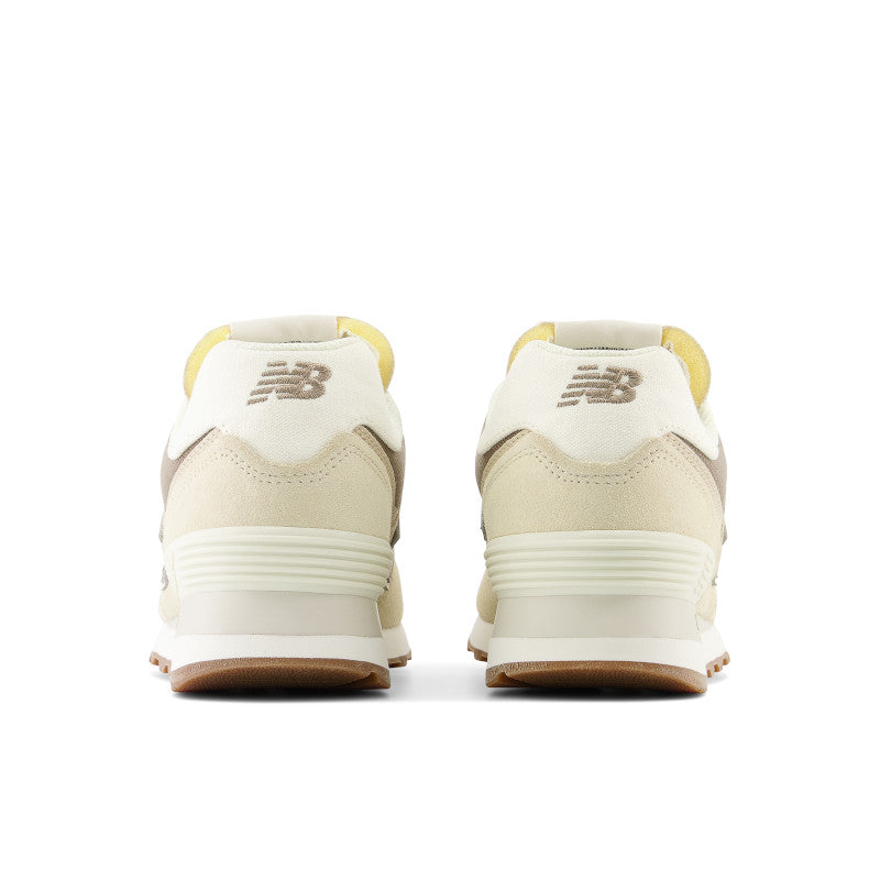 When looking from behind the shoes the flying NB Logo is seen on the heel