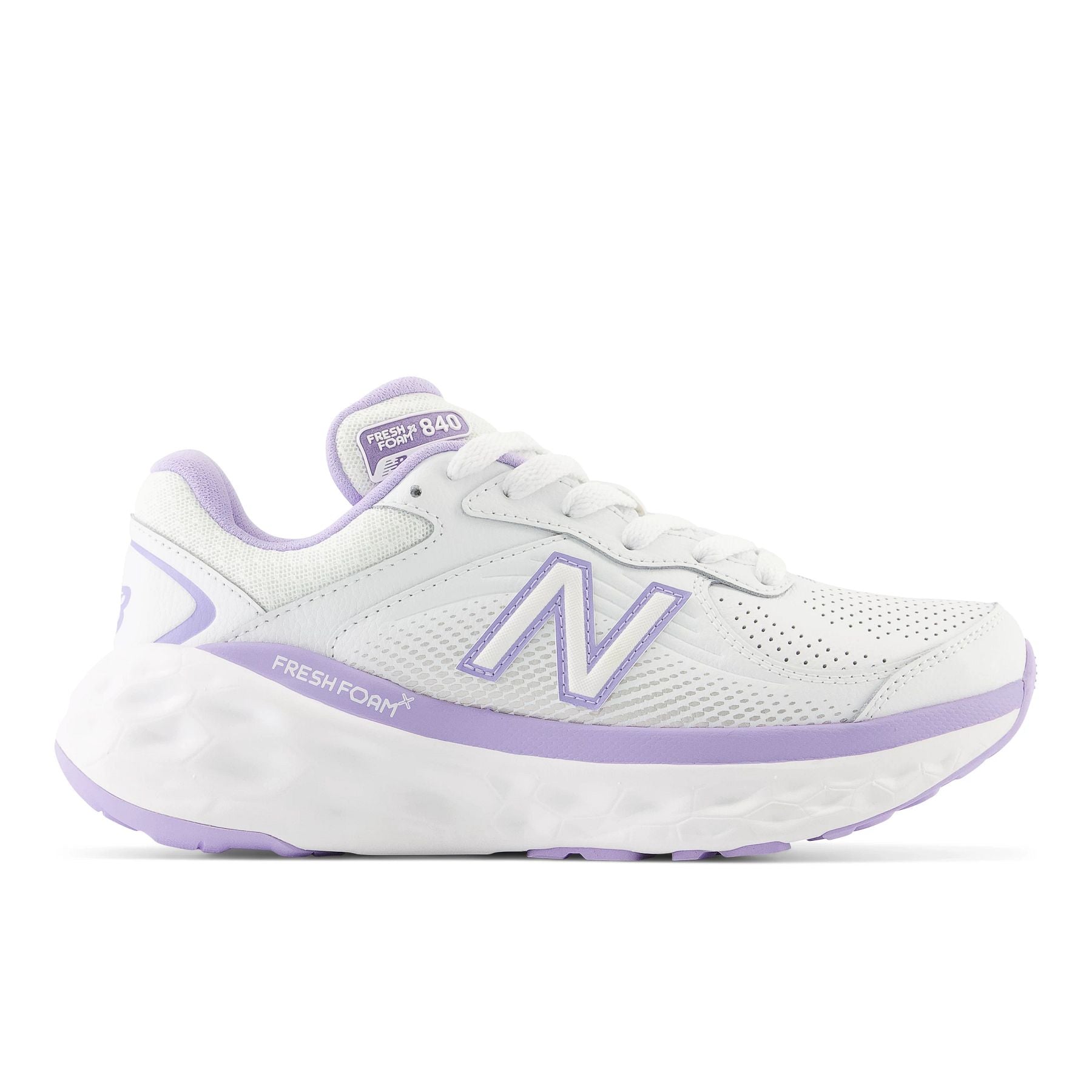 Lateral view of the Women's leather walking shoe WW840 V1 by New Balance in White/Light Purple