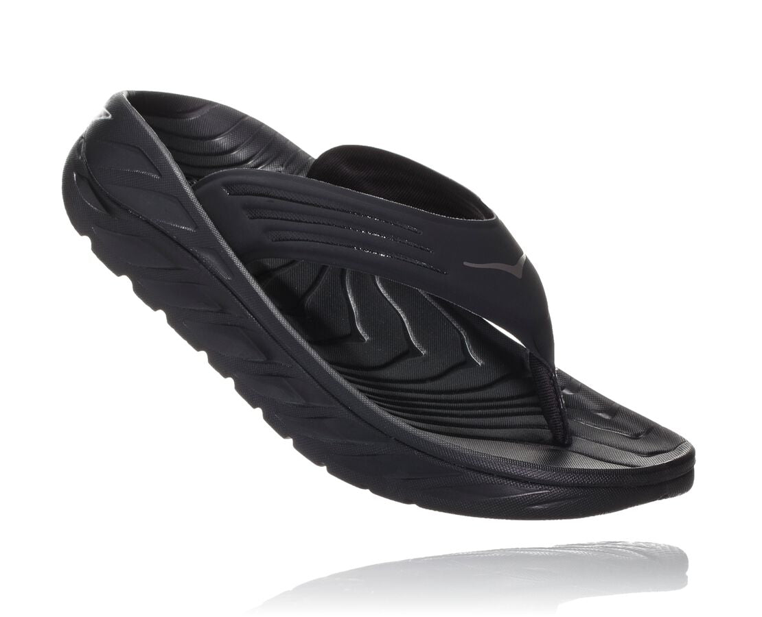 You just gave it all in that race and now your feet need some care, pronto. That's where the Hoka Ora Recovery Flip comes in. This flip flop features an oversized midsole and Meta-Rocker that hugs the foot and provides sleek comfort and support.