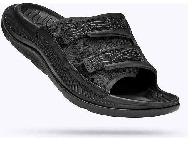 Lateral angled view of the Unisex Ora Luxe Recovery Slide by HOKA in all black
