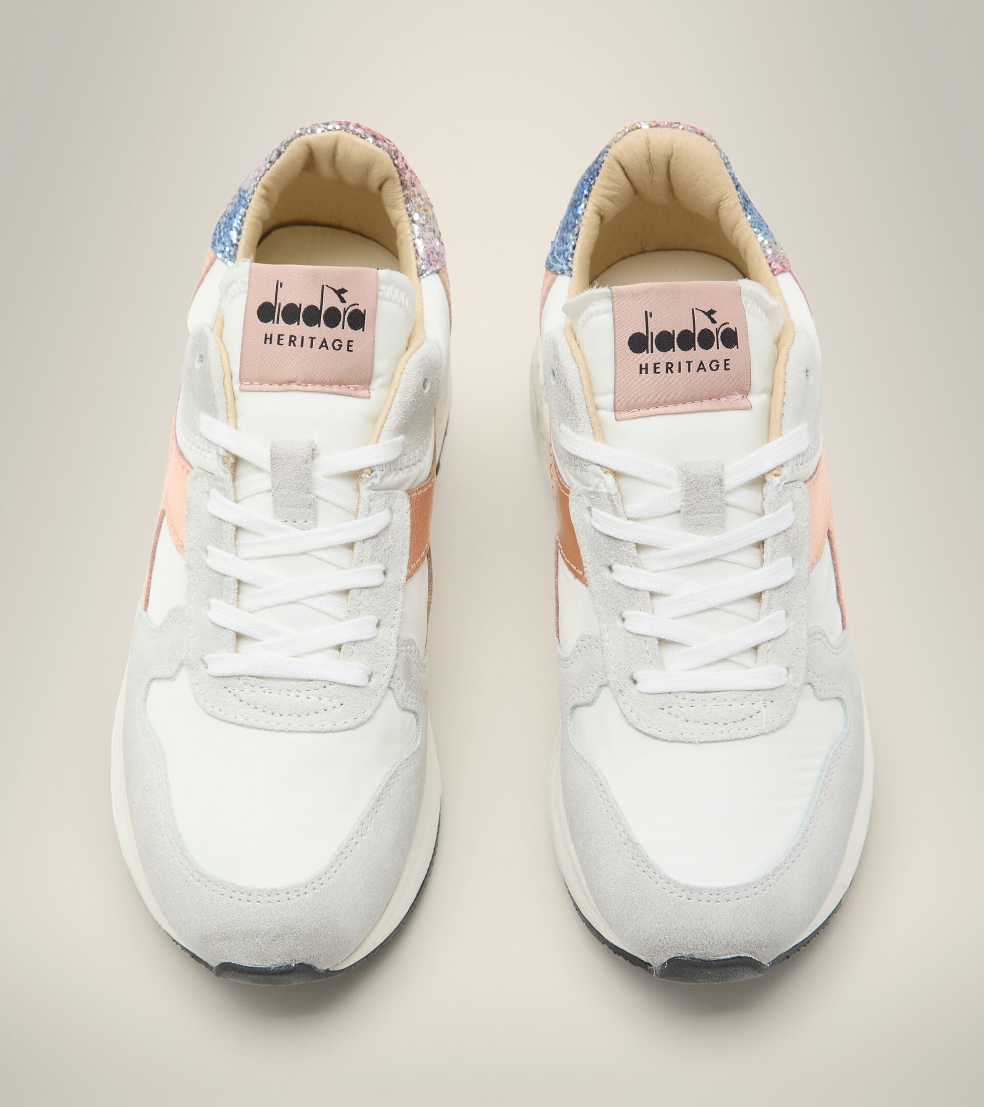 The finest materials and meticulous attention to detail make the women's Venus Iris Dirty a unique pair of trainers, designed to be worn during sports or for a casual drink.