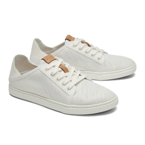Whether you’re exploring the dry caves and beaches along Kaua‘i’s north shore, or cruising the Strand at Manhattan beach, you’ll find the perfect companion in the Women's OluKai Pehuea Lī. It's lightweight, breathable and features an airy, all-mesh upper. The energetic Pehuea Lī is always ready for adventure, no matter where you’re headed.
