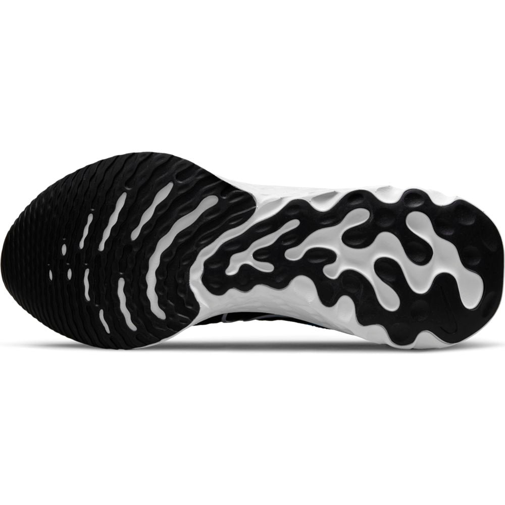 The outsole of the Men's nike infinity 2 is designed for comfort and moving forward