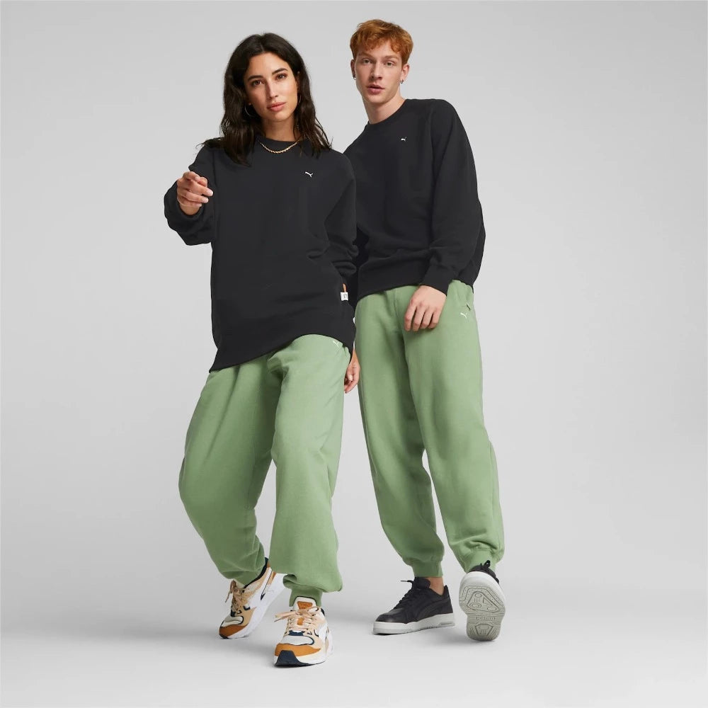 This season’s MMQ marries the beauty of the natural world with the wonders of human creation. In this classic crewneck sweatshirt, masterful workmanship is guided by minimalistic design sensibilities.