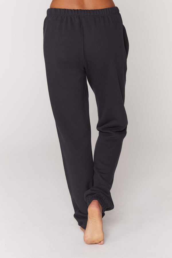 You were born to lounge. Full length means full comfort in our super soft and easy to wear SG Laguna Sweatpant. Made with 100% cotton, a slouchy and relaxed oversized fit for maximum comfort, elastic waistline and ankles, and "Spiritual Gangster" front logo. Perfect to throw on after a sweat session or for casual days.
