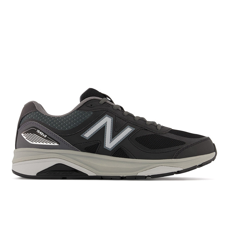 The Men's New Balance 1540v3 is kitted out with technology that helps deliver tons of stability in order to combat overpronation. It's made with two layers of performance foam that offers superior support and a soft rebound. The 1540V3 is also designed with an ENCAP and Rollbar midsole technology, this offers rear foot movement control for feet no matter if its a short run or a stroll through the park.