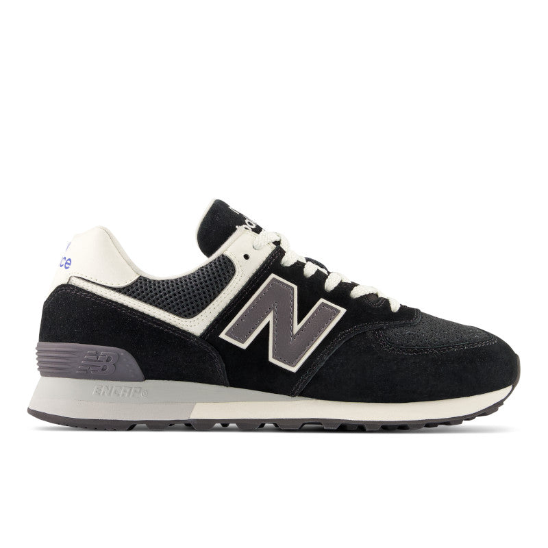 Lateral view of the Men's 574 Lifestyle shoe by New Balance in Black/Grey