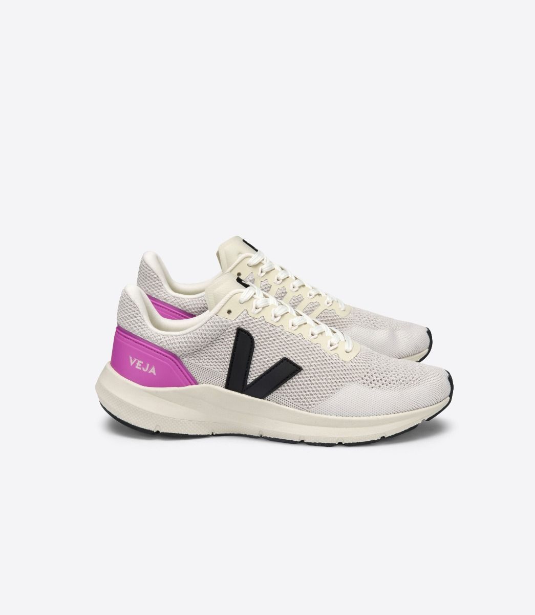 Named after one of the fastest and most athletic fishes in the ocean, the Women's Marlin from Veja is designed for those days when you have performance in mind. Light and dynamic yet comfortable for everyday users. The Marlin is about perpetual improvement in mind.