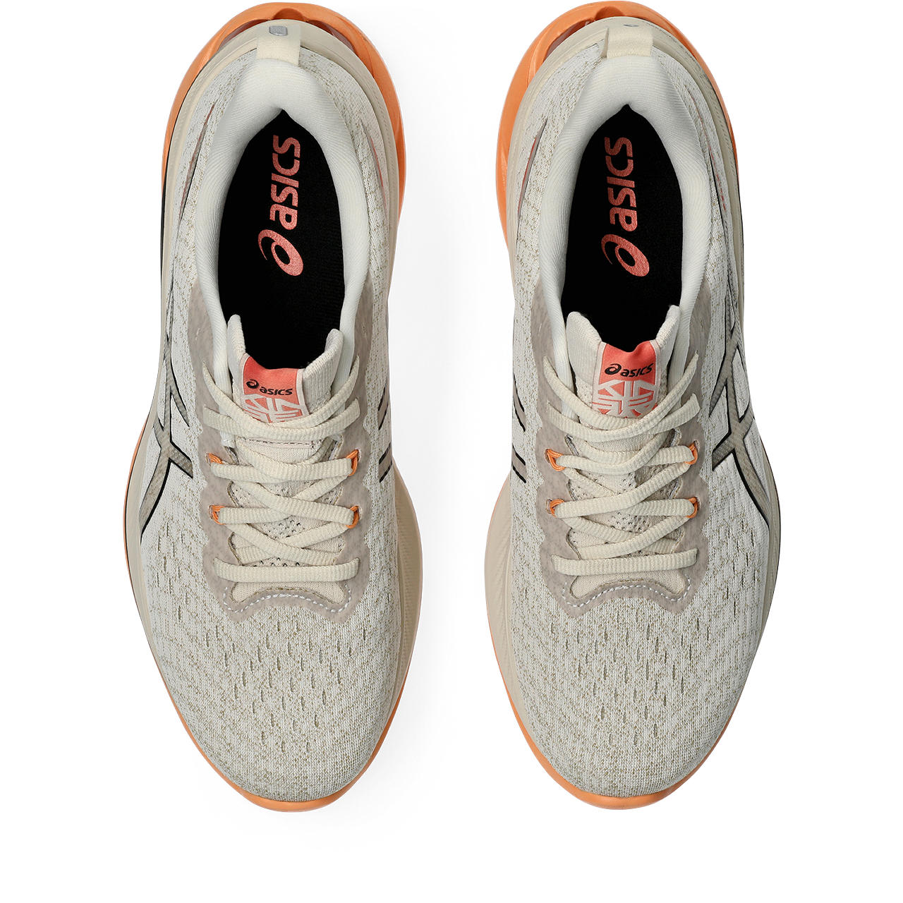 This Kinsei Max from ASICS has an off white lace with grey eyelets that match the upper of the shoe