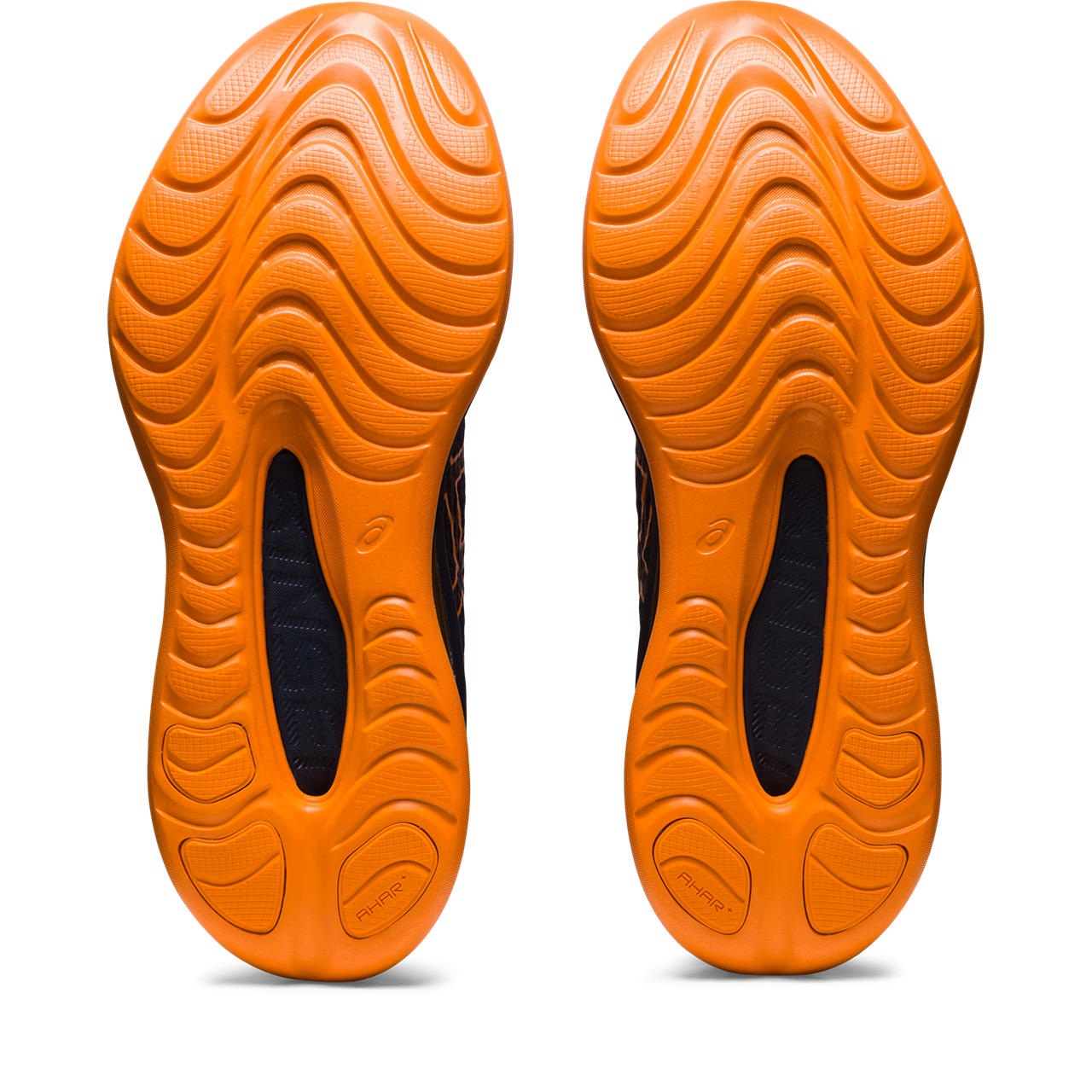 The upper of thiw Men's Kinsei max is only has a few orange highlights, but the outsole is all orange