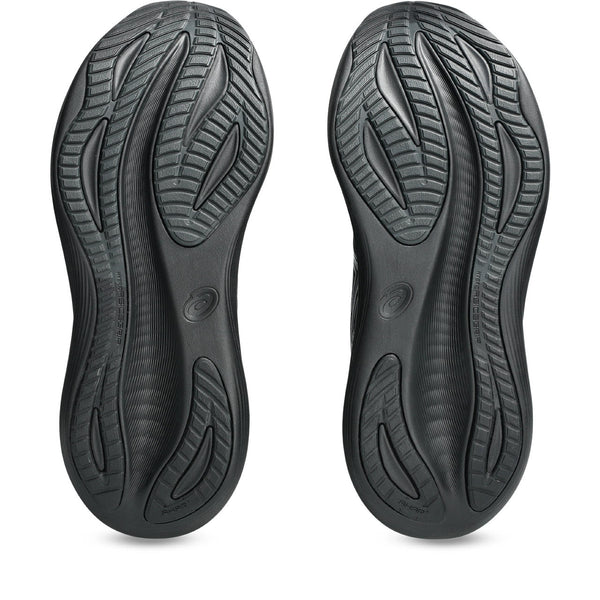 Black rubber is used on the outsole of this shoe continuing the all black look. 