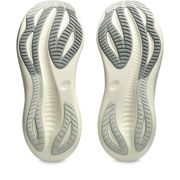 The outsole of this shoe has grey rubber contrasting the white midsole. 
