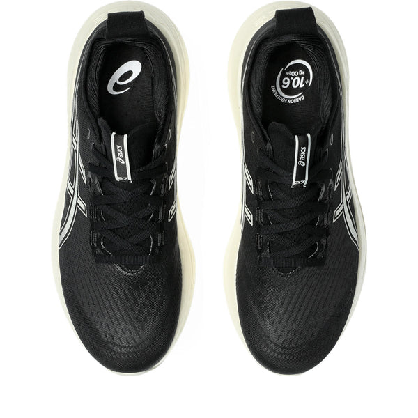 This shoe comes with black laces to match the black upper. 