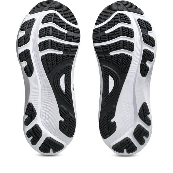Black rubber is used on the outsole of the shoe to contrast the white midsole. 