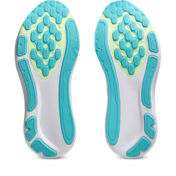 Teal rubber is used on the outsole. 