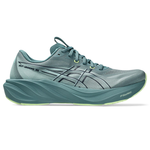 This GT-2000 15 has a teal upper and midsole. 